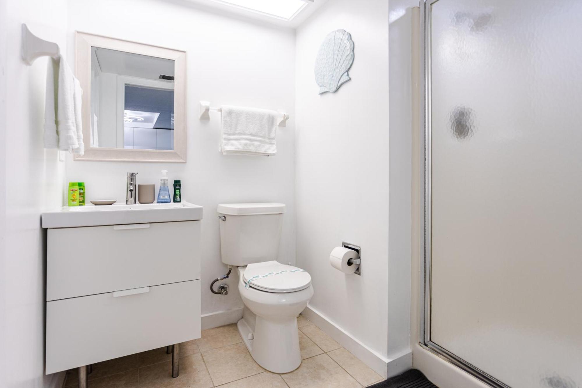 Bass & Sun Condominium 2/2 Bedroom Кльюистон Номер фото