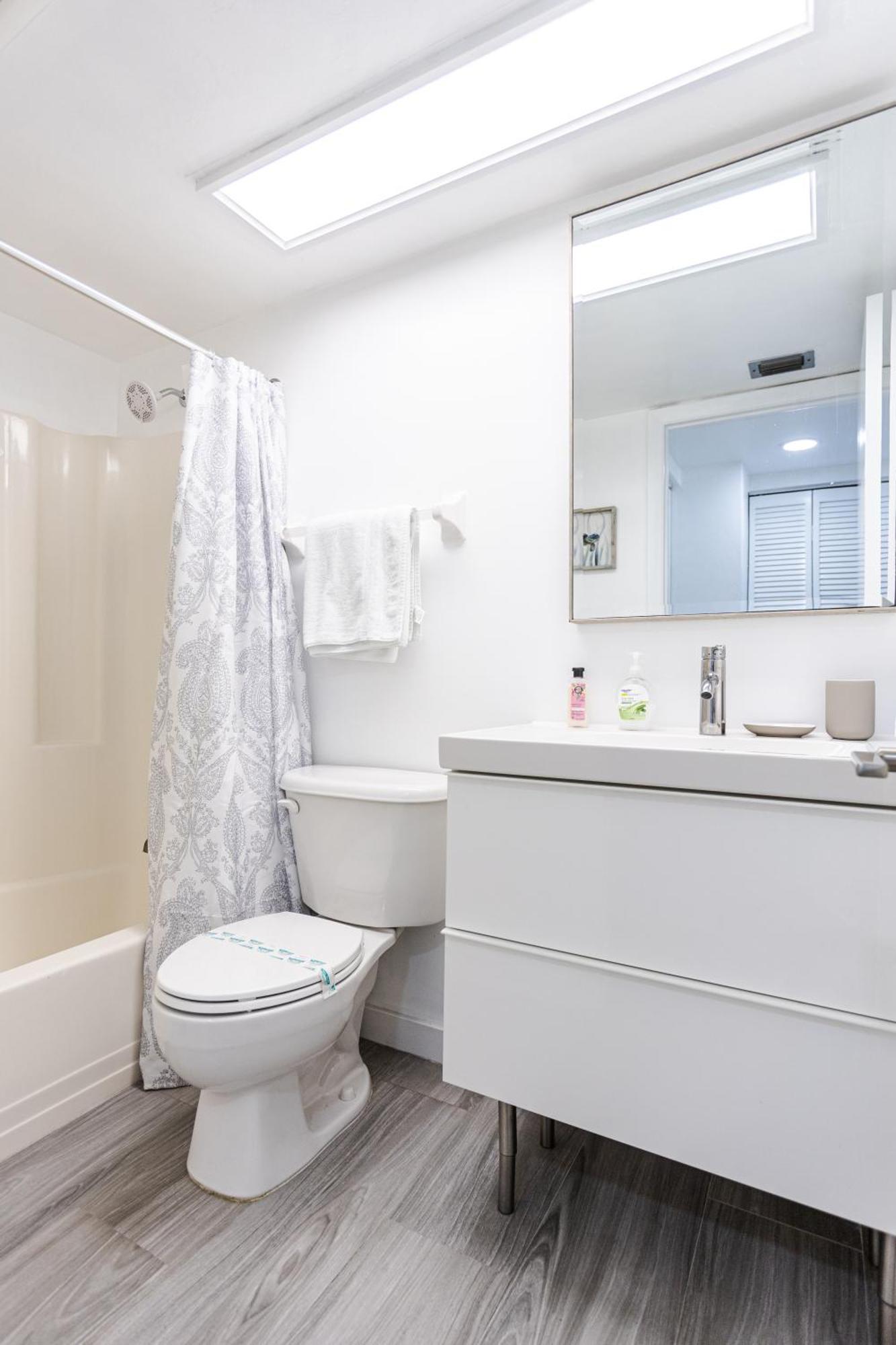Bass & Sun Condominium 2/2 Bedroom Кльюистон Номер фото