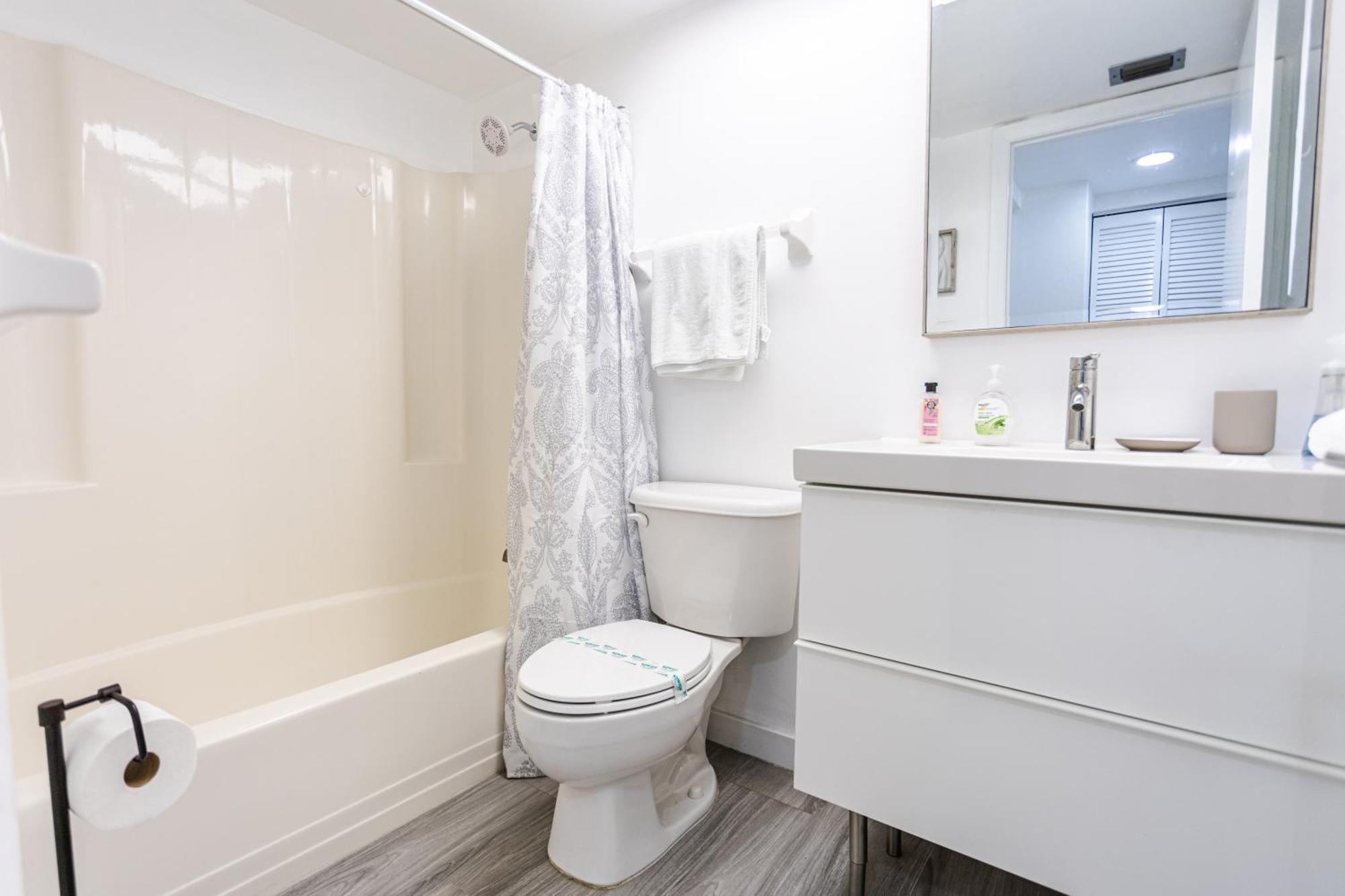 Bass & Sun Condominium 2/2 Bedroom Кльюистон Номер фото