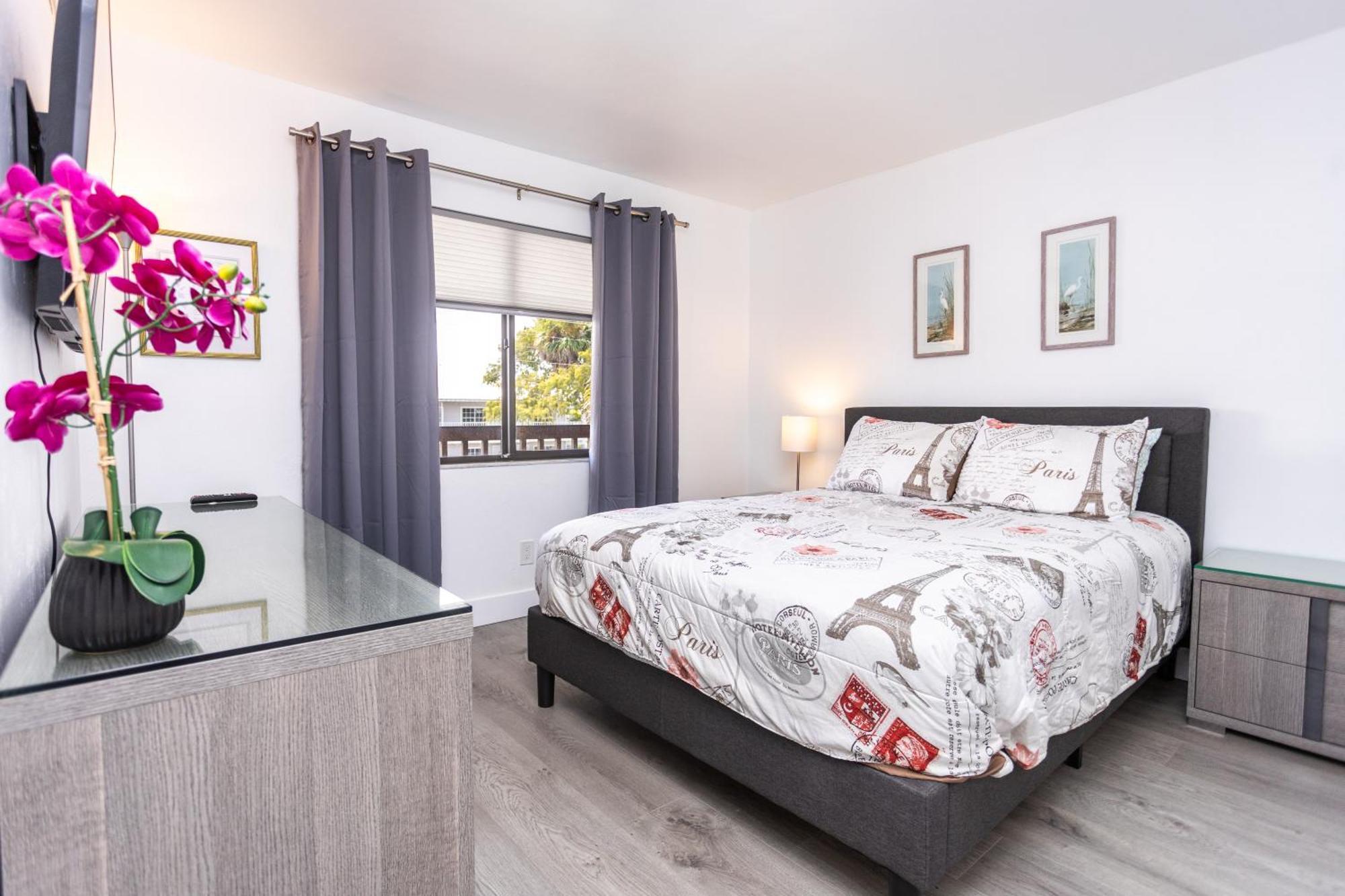 Bass & Sun Condominium 2/2 Bedroom Кльюистон Номер фото